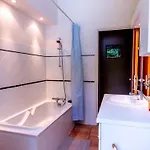 Maison Avec Piscine Partagee Proche De - Fr-1-616-528