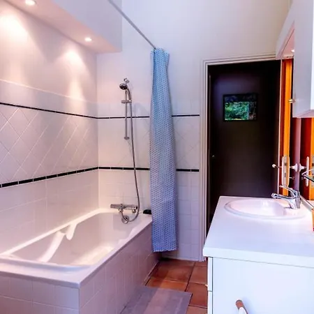 Maison Avec Piscine Partagee Proche De - Fr-1-616-528