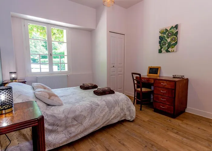 Maison Avec Piscine Partagee Proche De - Fr-1-616-528 *